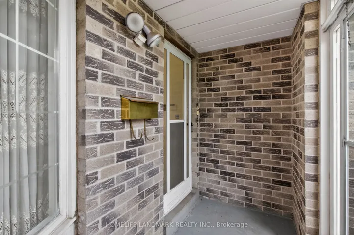 9 Montague Place, Toronto E05, ON M1W 3V5