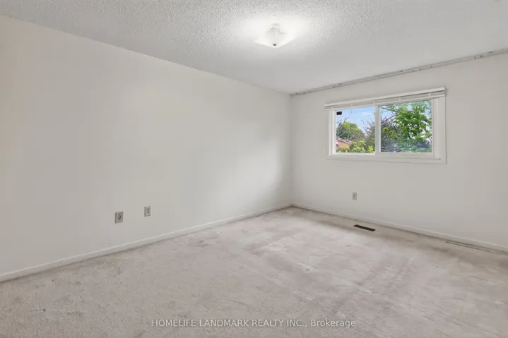 9 Montague Place, Toronto E05, ON M1W 3V5