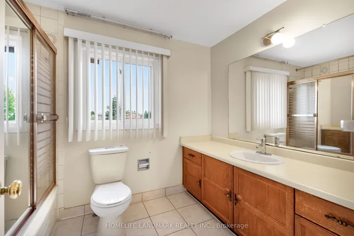 9 Montague Place, Toronto E05, ON M1W 3V5