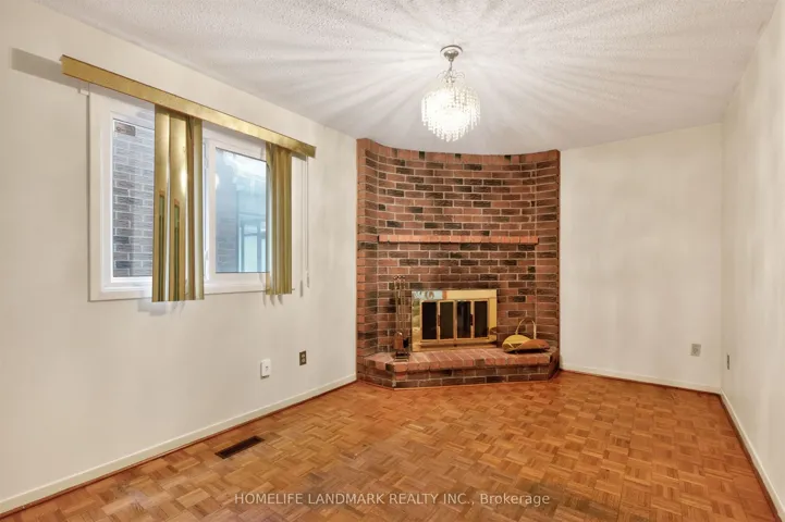 9 Montague Place, Toronto E05, ON M1W 3V5