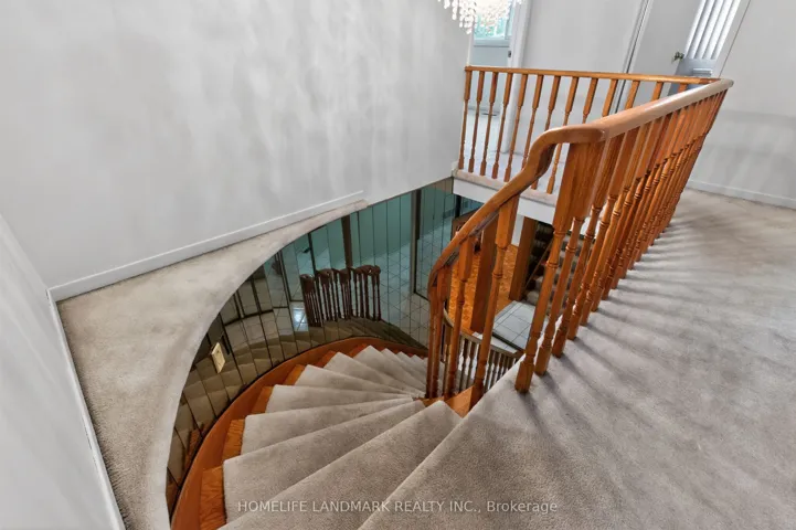 9 Montague Place, Toronto E05, ON M1W 3V5