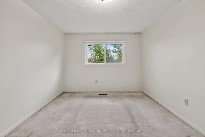 9 Montague Place, Toronto E05, ON M1W 3V5