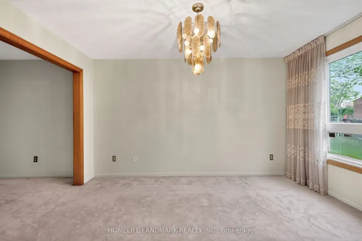 9 Montague Place, Toronto E05, ON M1W 3V5