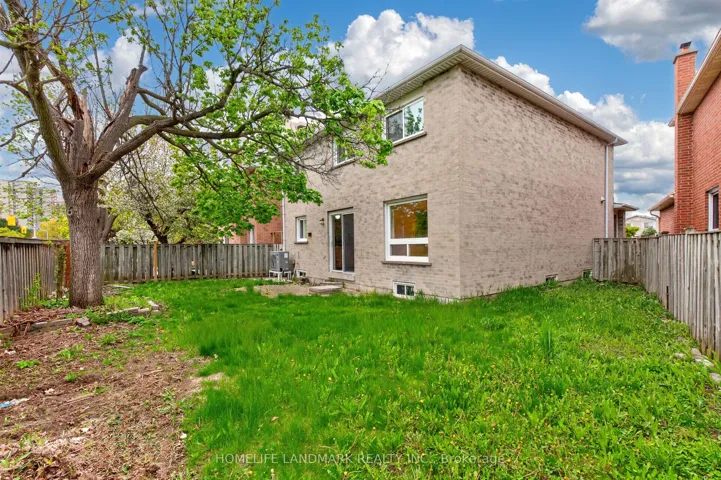 9 Montague Place, Toronto E05, ON M1W 3V5