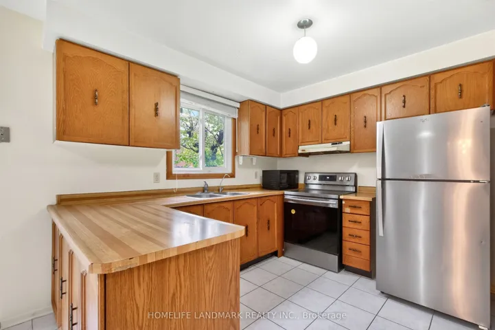 9 Montague Place, Toronto E05, ON M1W 3V5