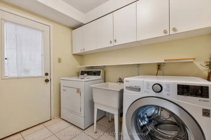 9 Montague Place, Toronto E05, ON M1W 3V5
