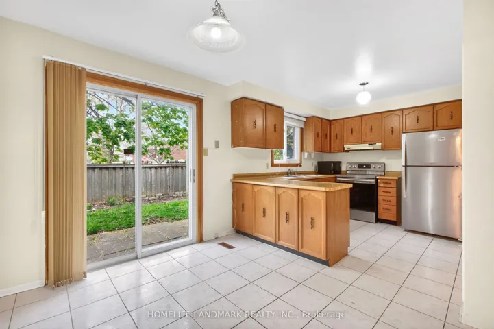 9 Montague Place, Toronto E05, ON M1W 3V5