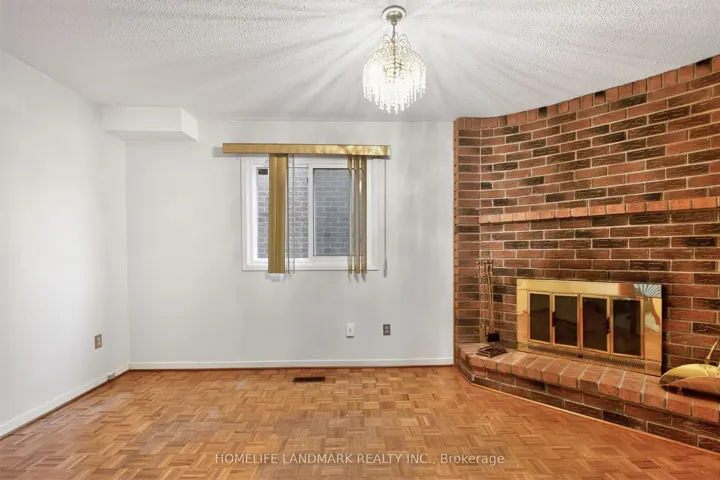 9 Montague Place, Toronto E05, ON M1W 3V5