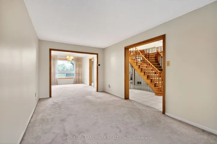 9 Montague Place, Toronto E05, ON M1W 3V5