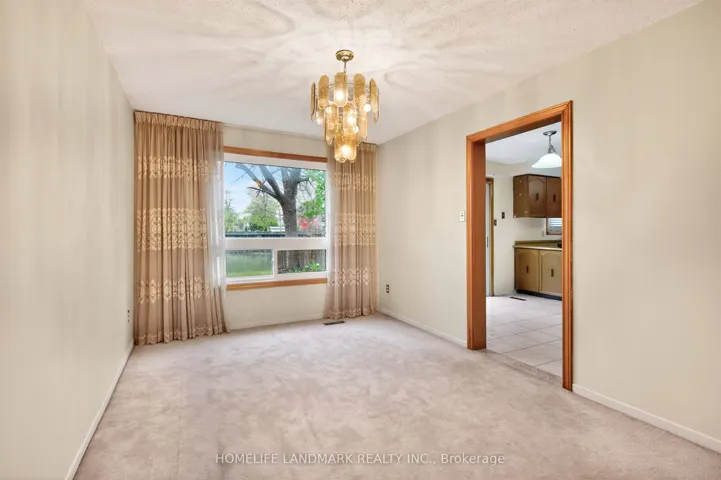 9 Montague Place, Toronto E05, ON M1W 3V5