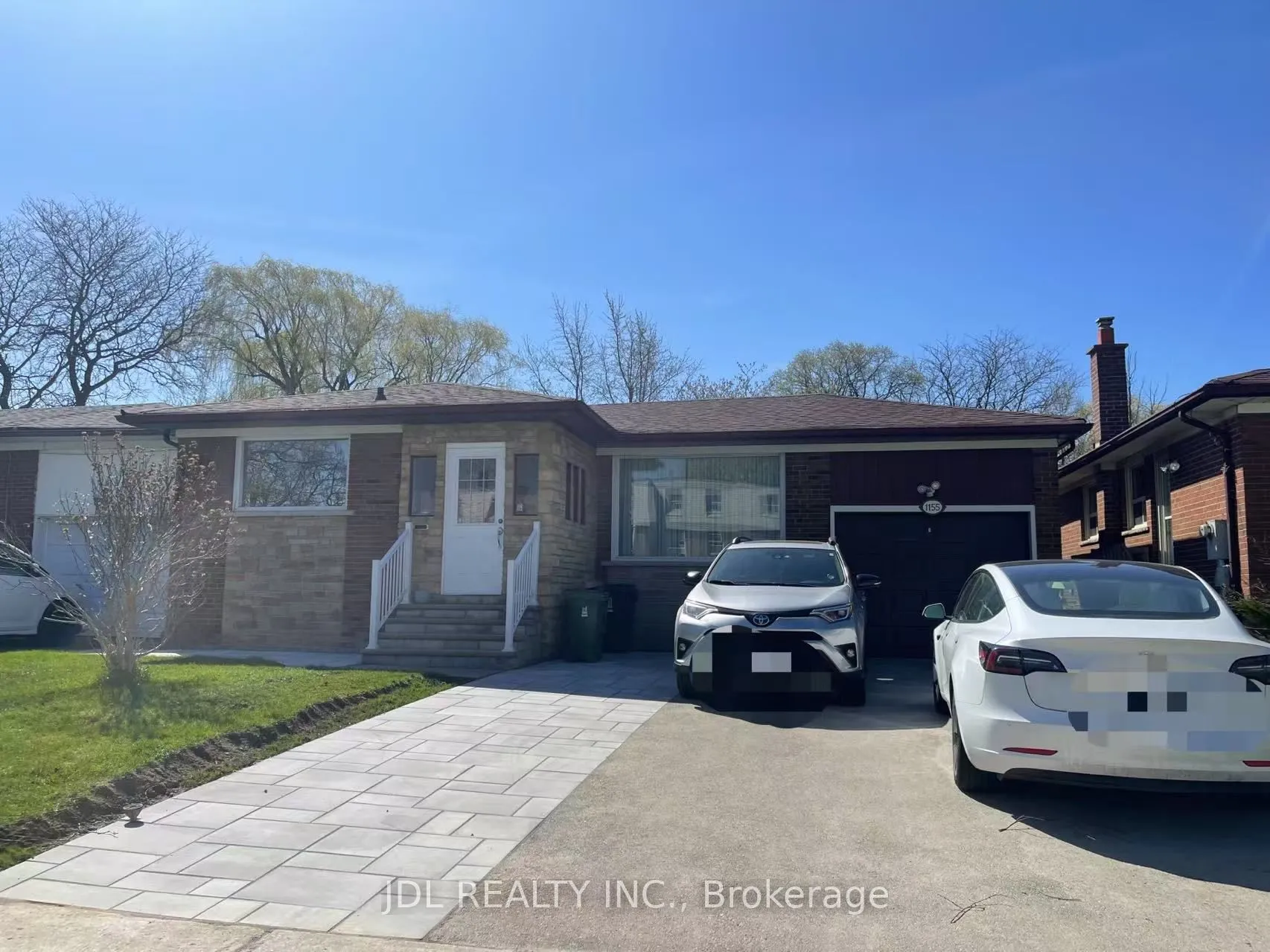 Detached Home For Lease | E13508574