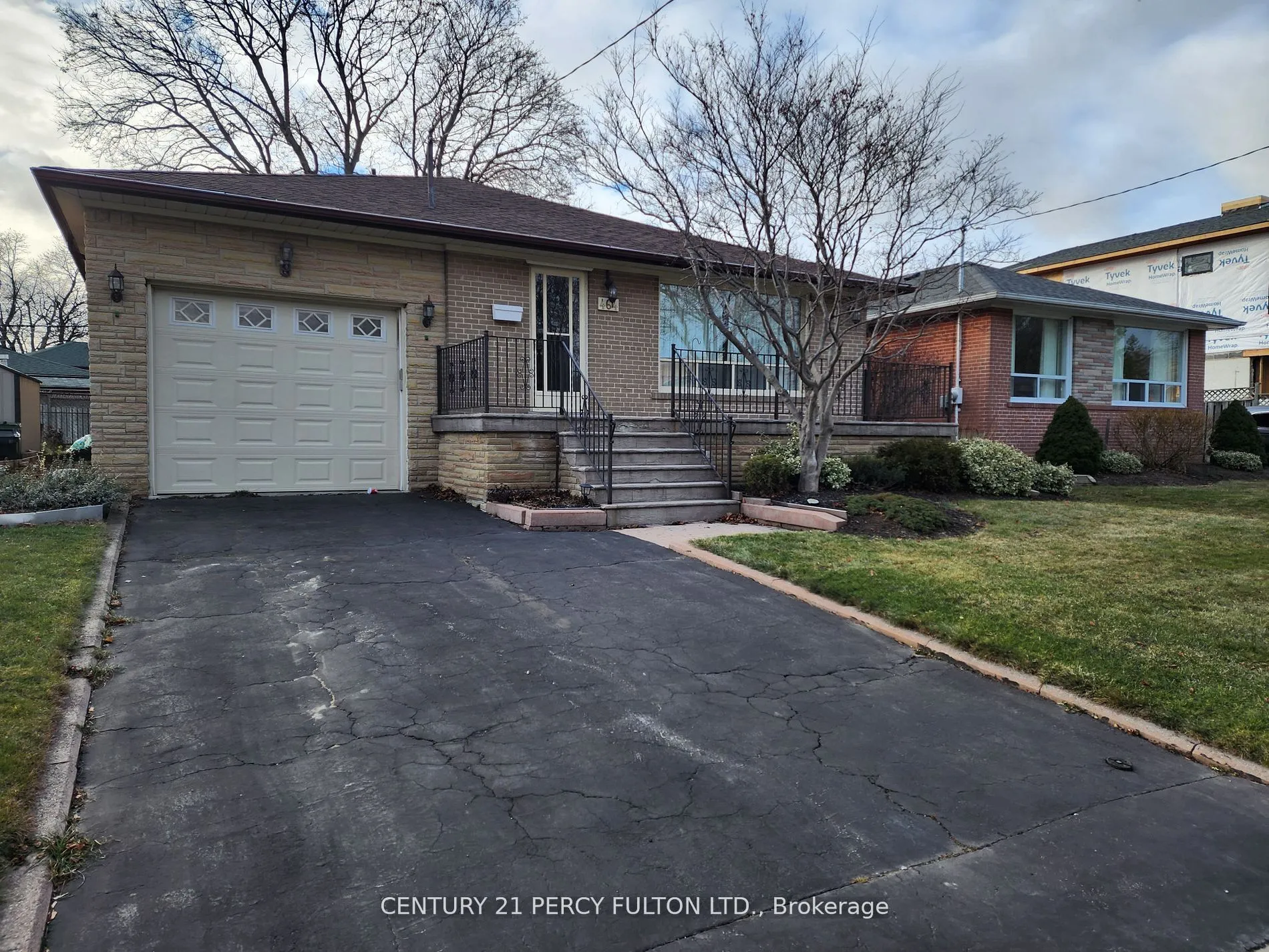 Detached Home For Lease | E13516382