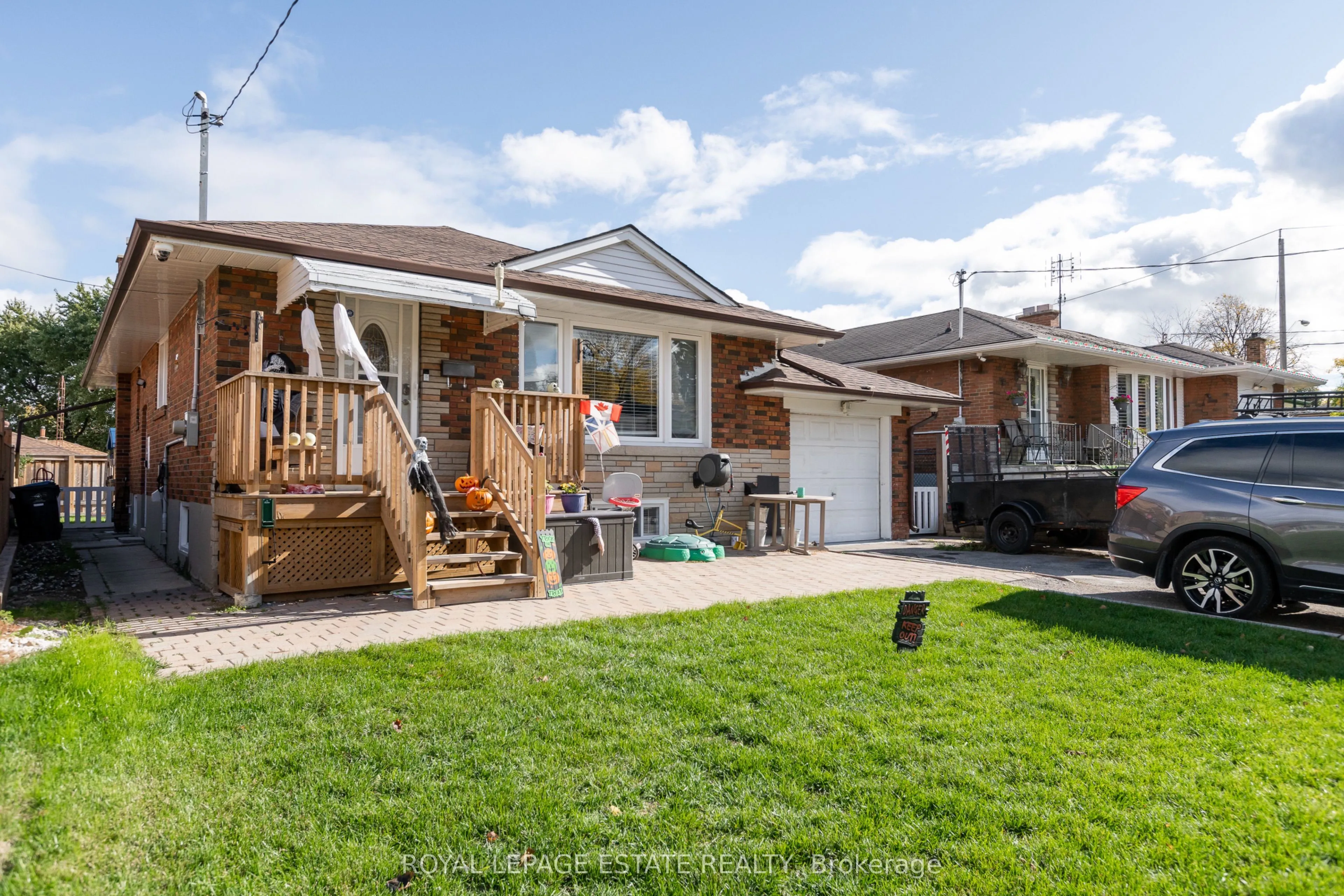 Detached Home For Lease | E13525290