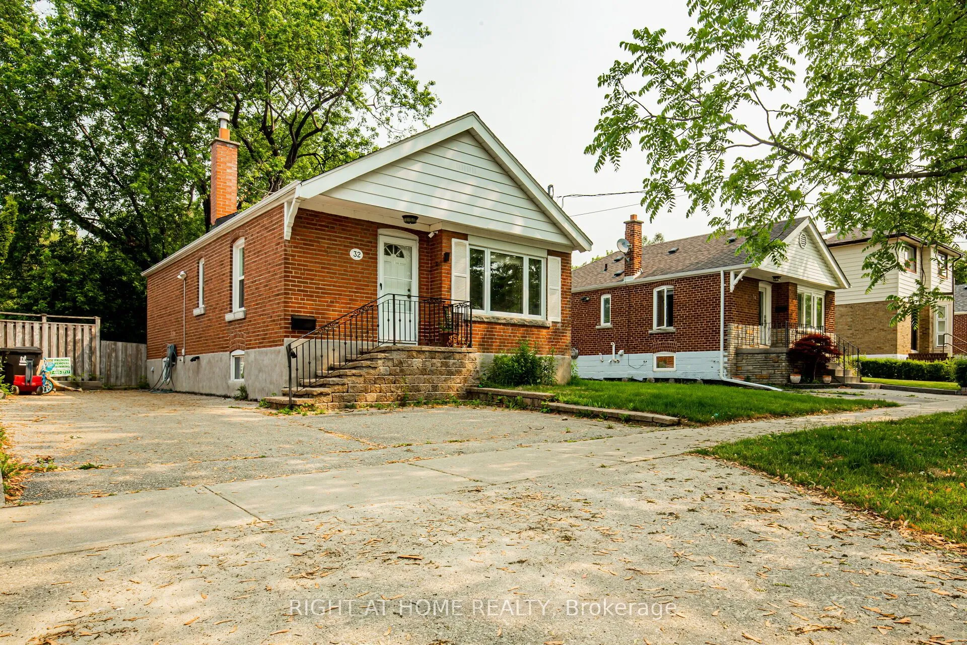 Detached Home For Lease | E13531026