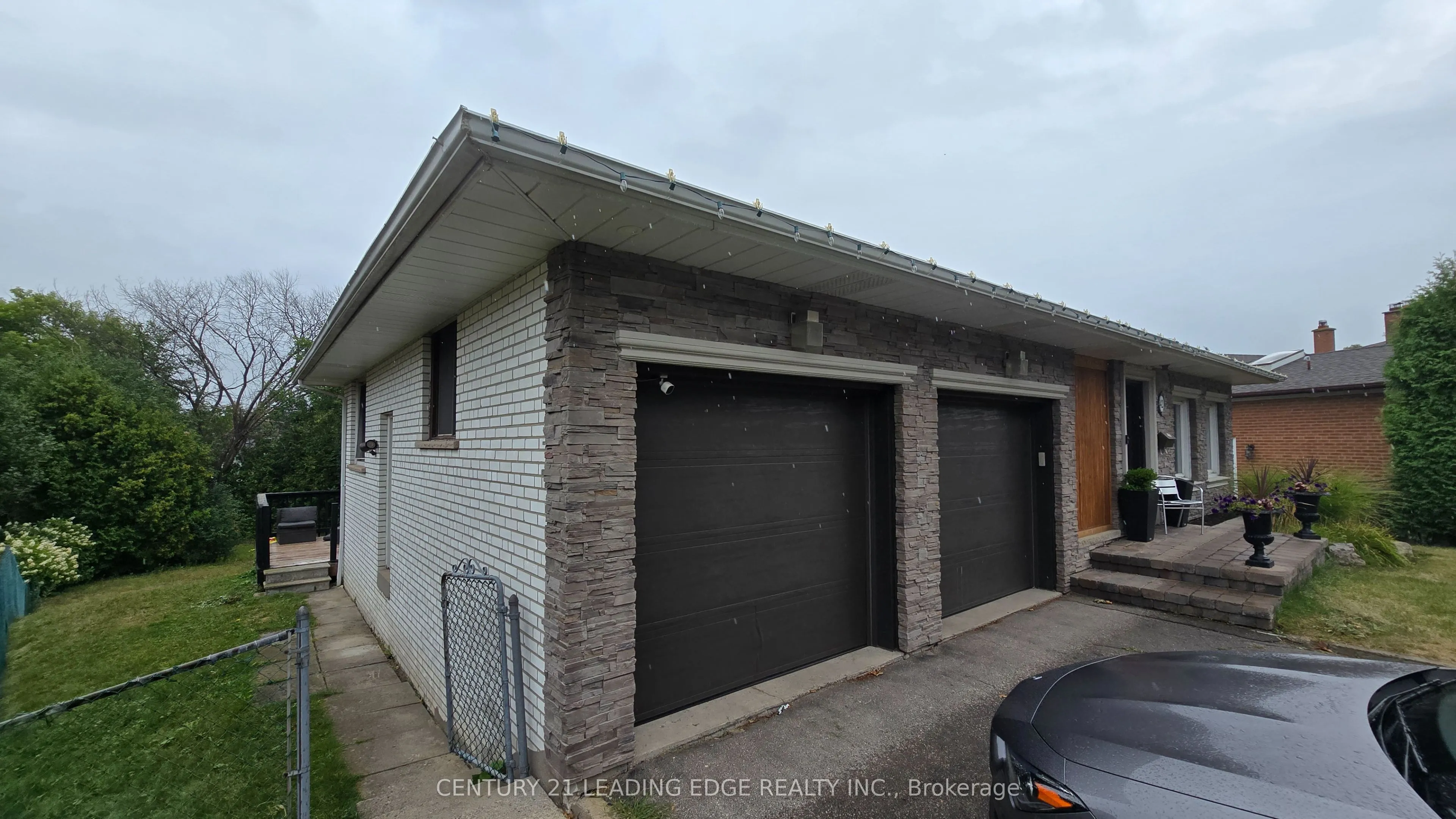 Detached Home For Lease | E13538666