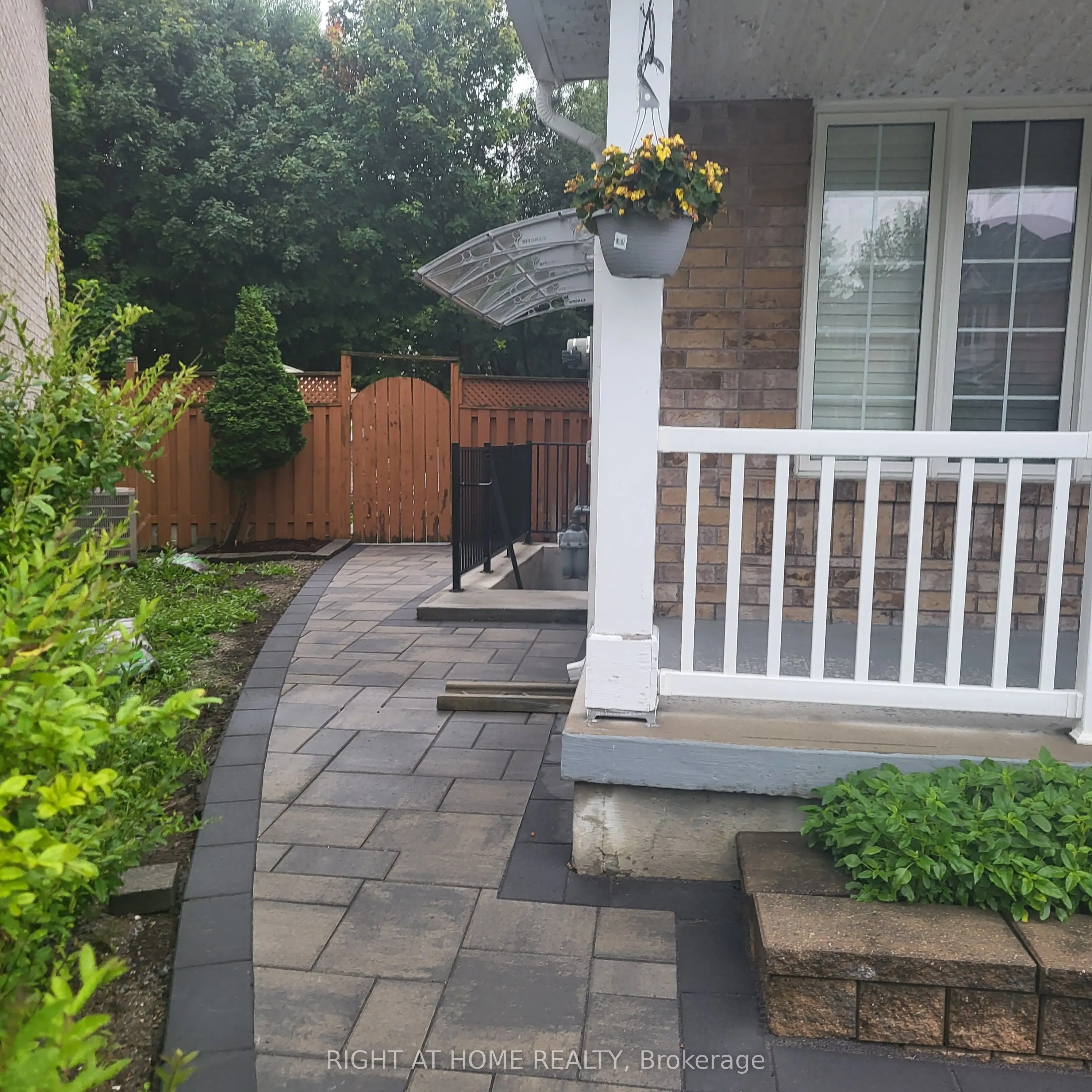 Detached Home For Lease | E13539054