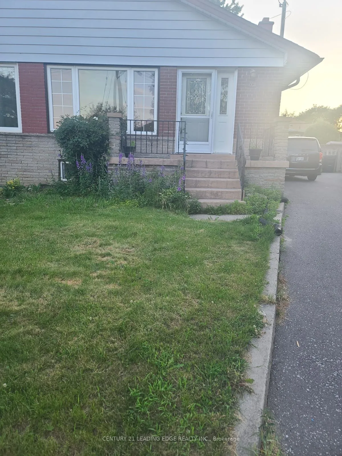 Semi-Detached Home For Lease | E13540262