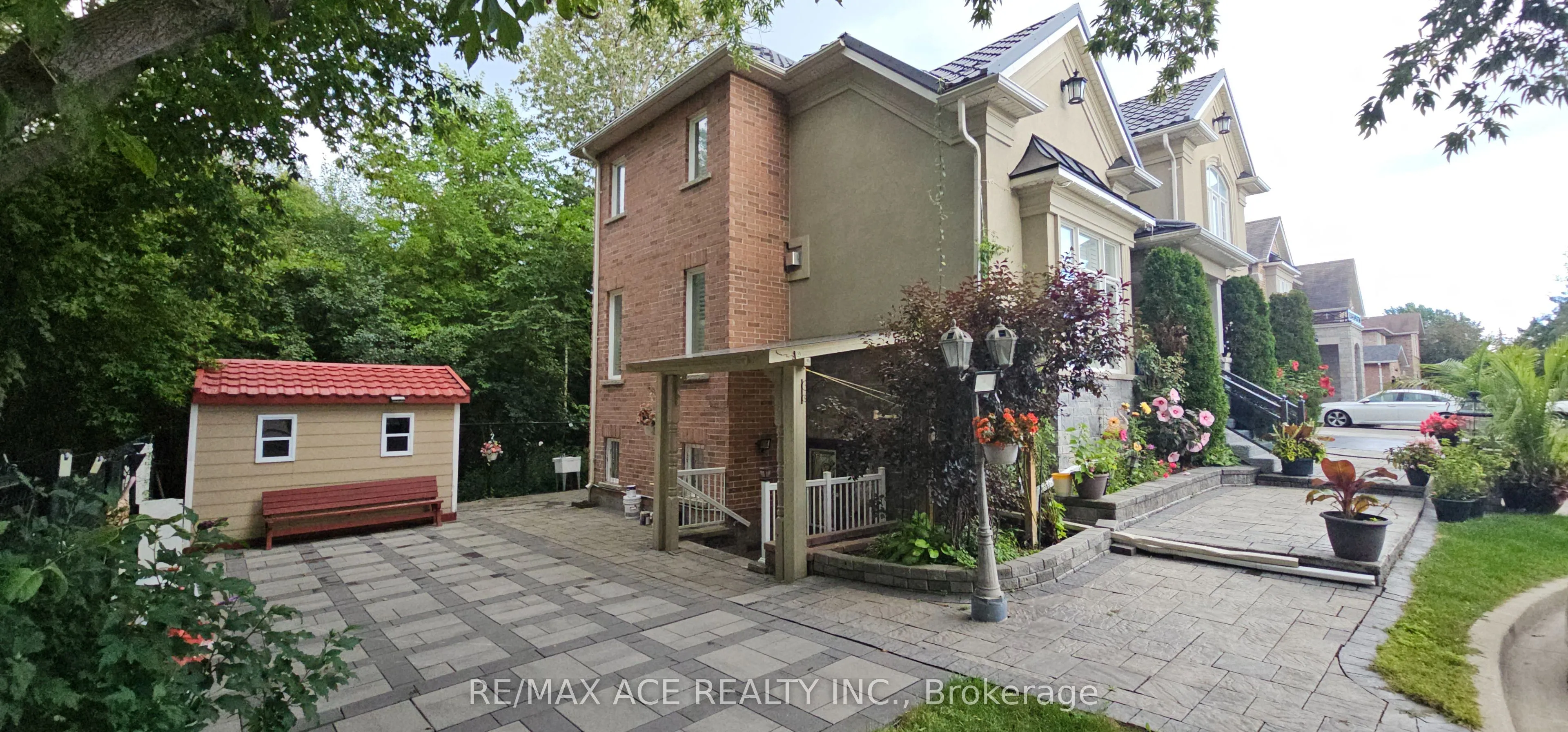 Detached Home For Lease | E13553546