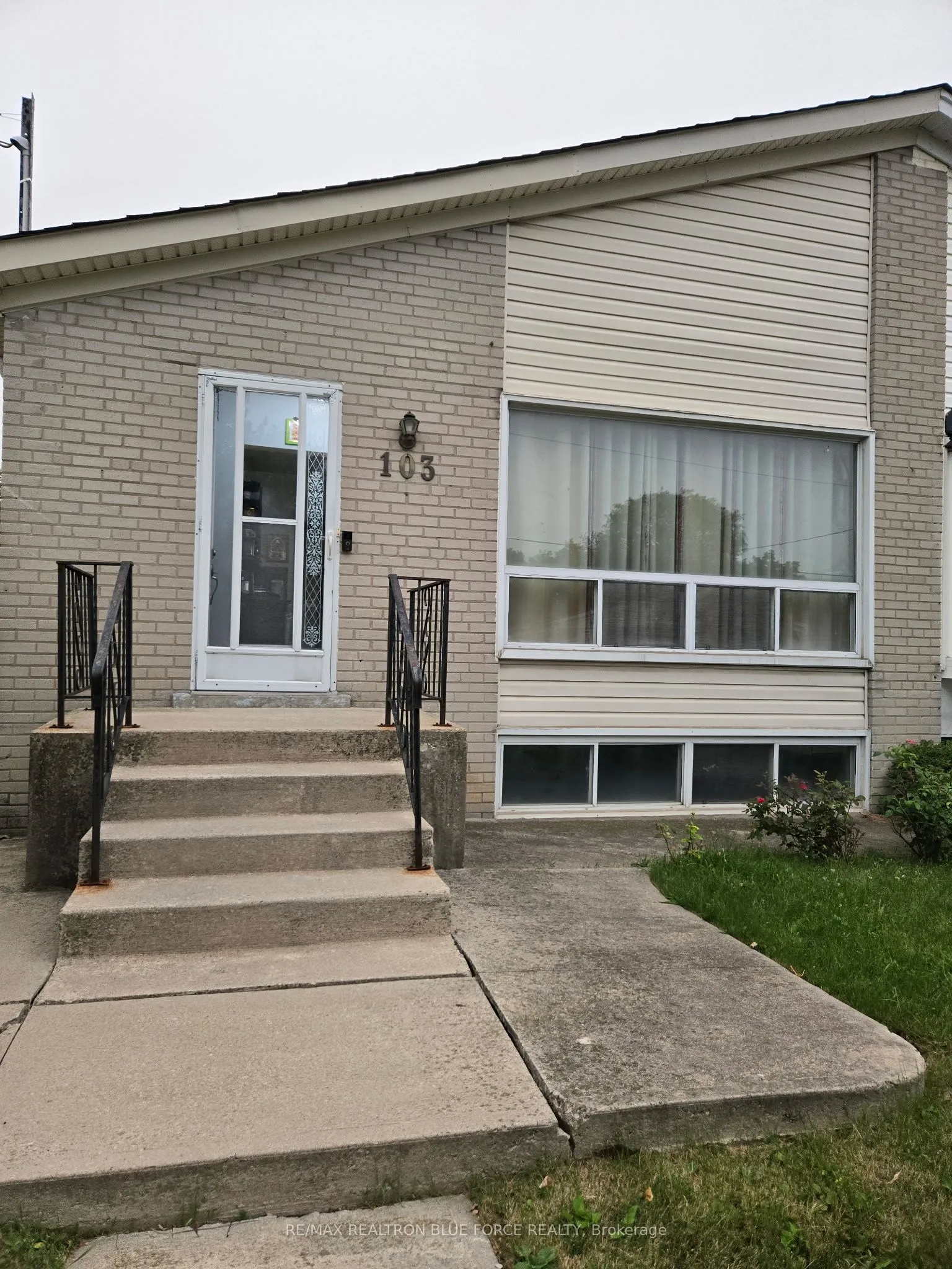 Semi-Detached Home For Lease | E13574178