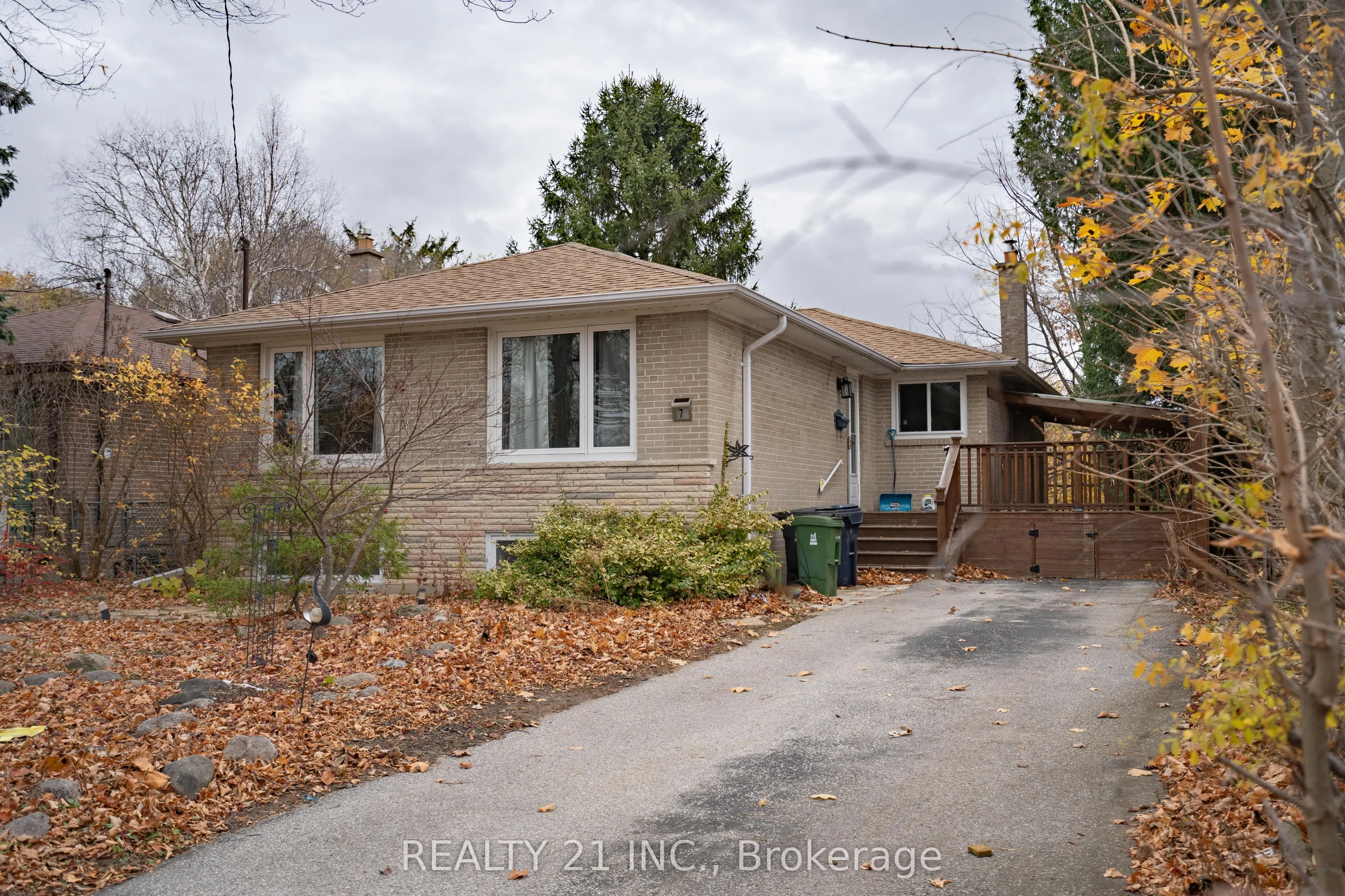 Detached Home For Lease | E13575166