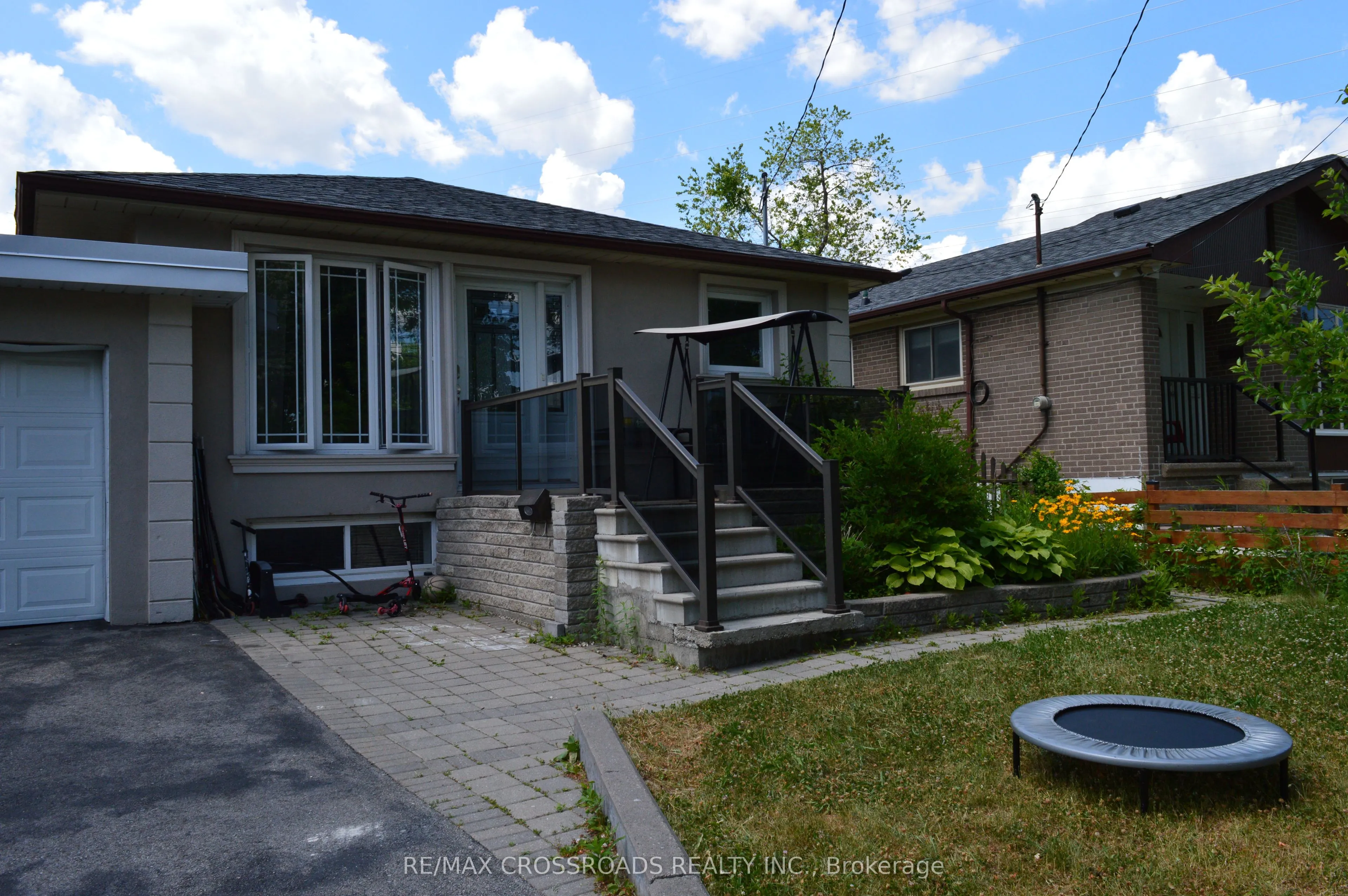 Detached Home For Lease | E13581142