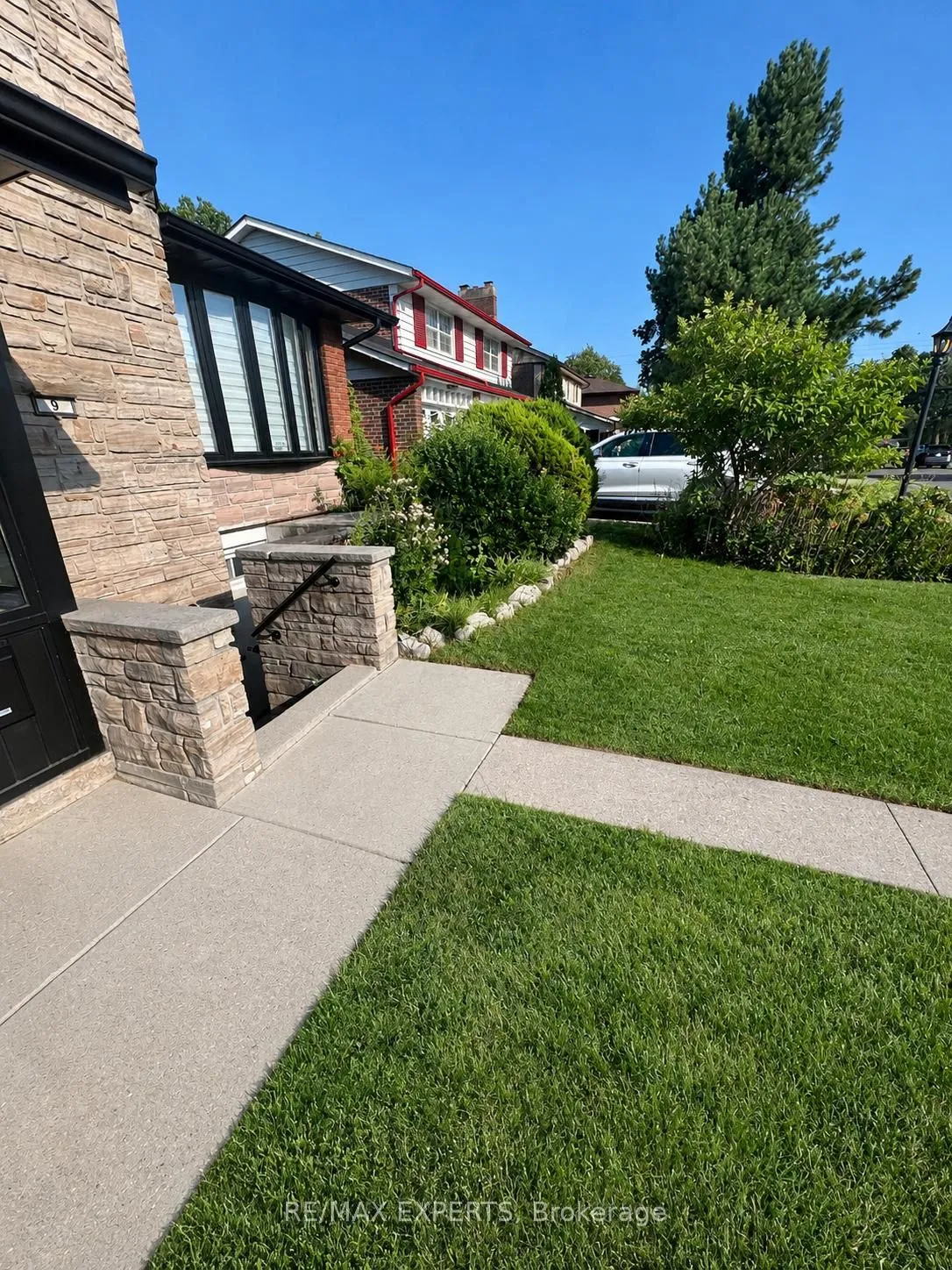 Detached Home For Lease | E13581646