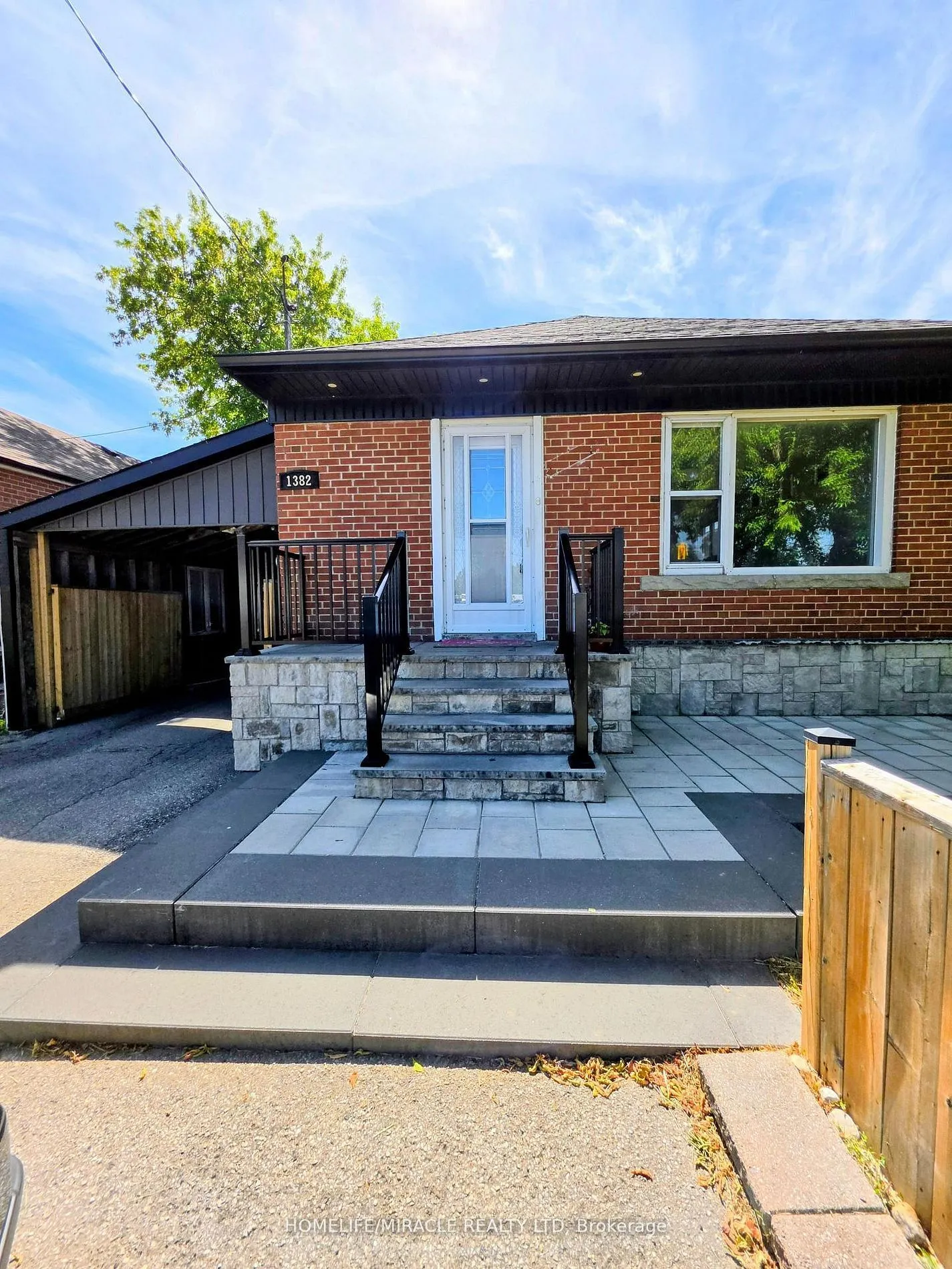 Detached Home For Lease | E13598734