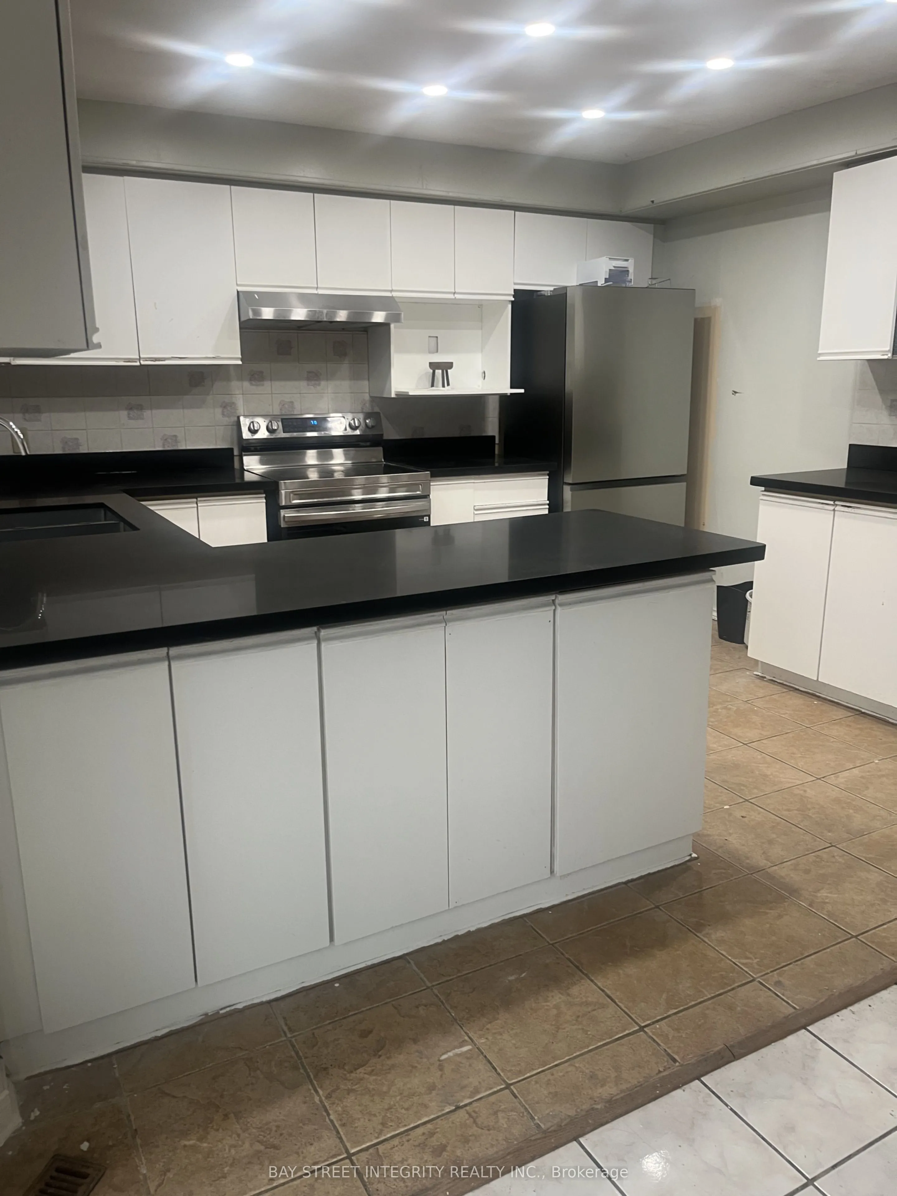 Detached Home For Lease | E13599480