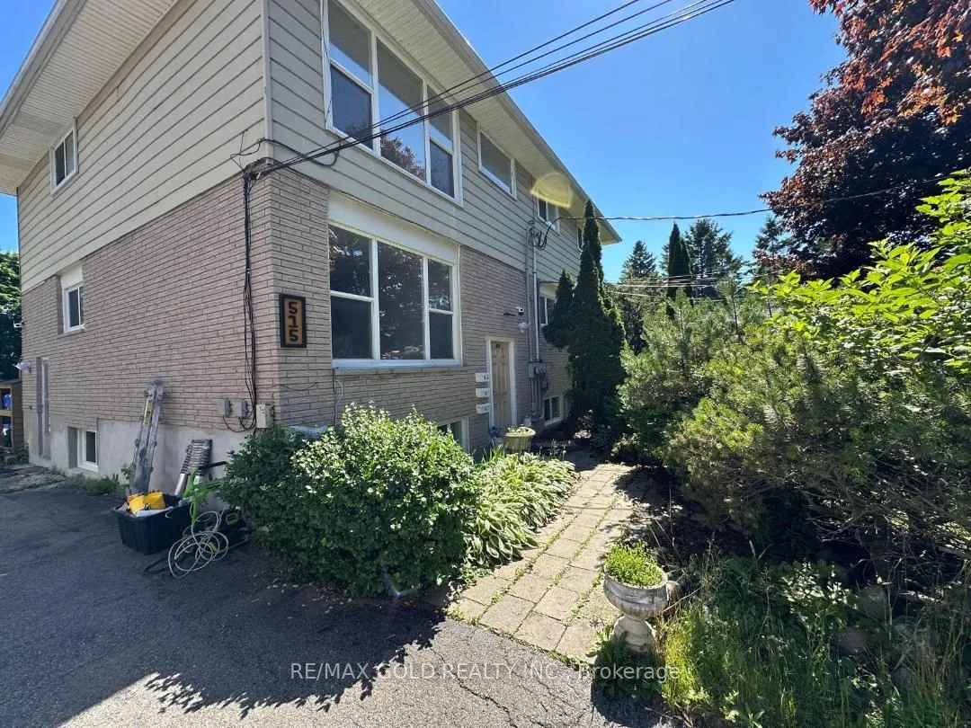 Triplex For Lease | E13602032