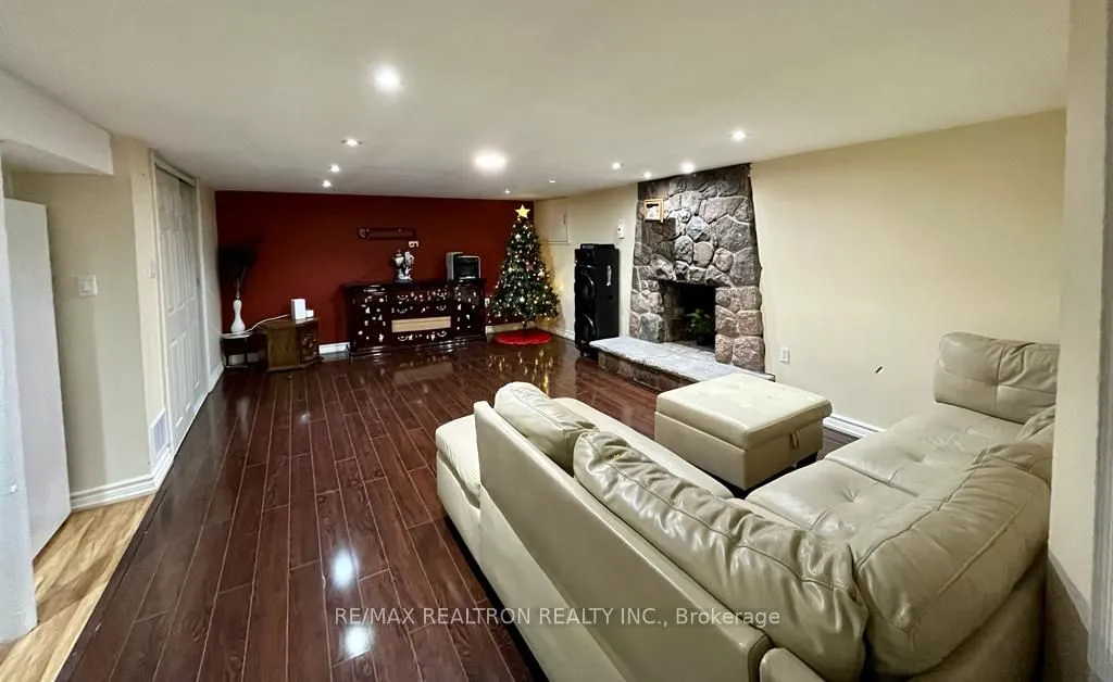 Detached Home For Lease | E13602062