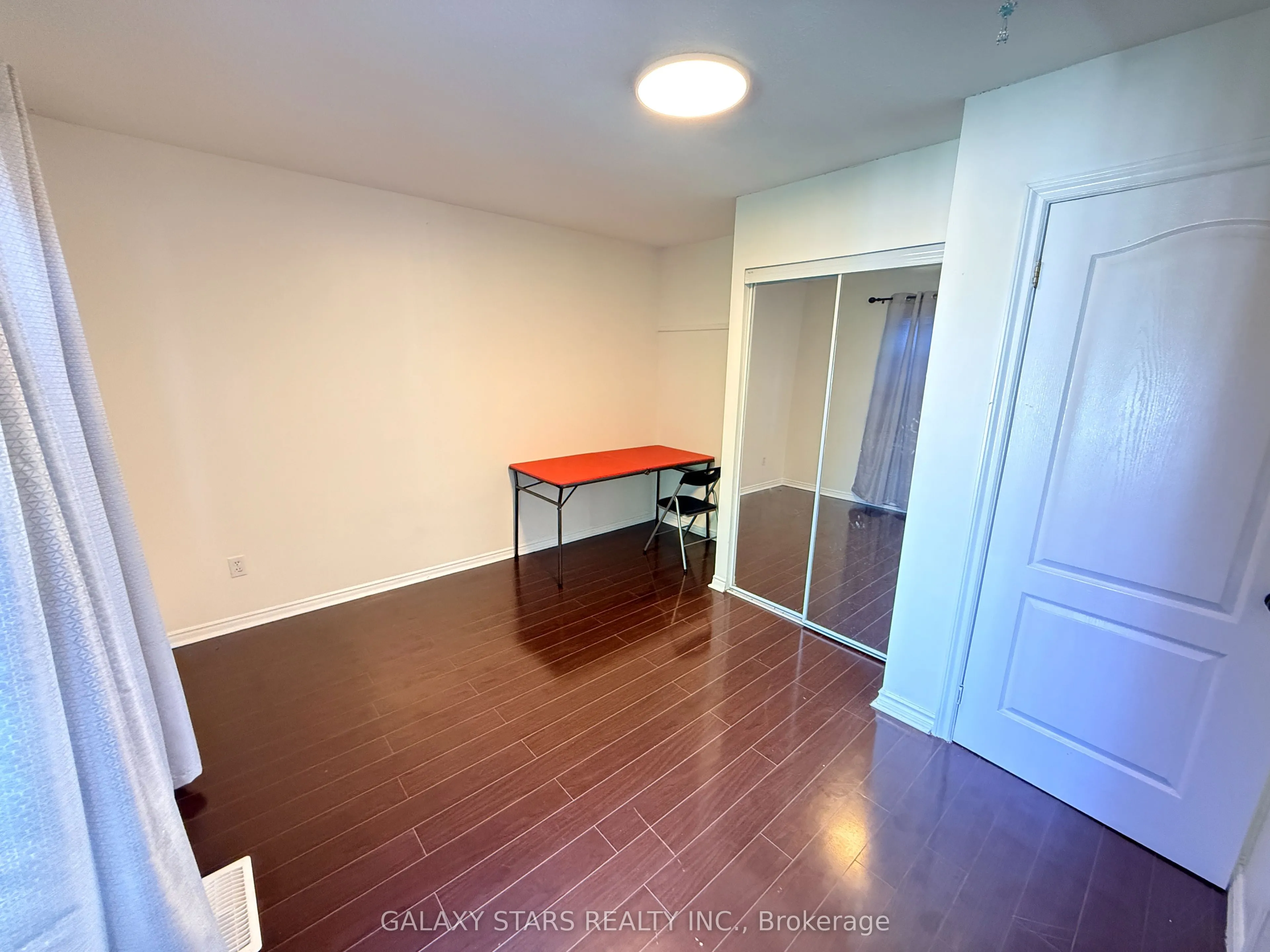 Detached Home For Lease | E13610466