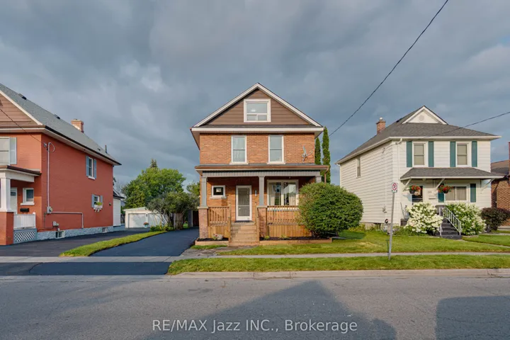 Fully renovated 2.5 storey home