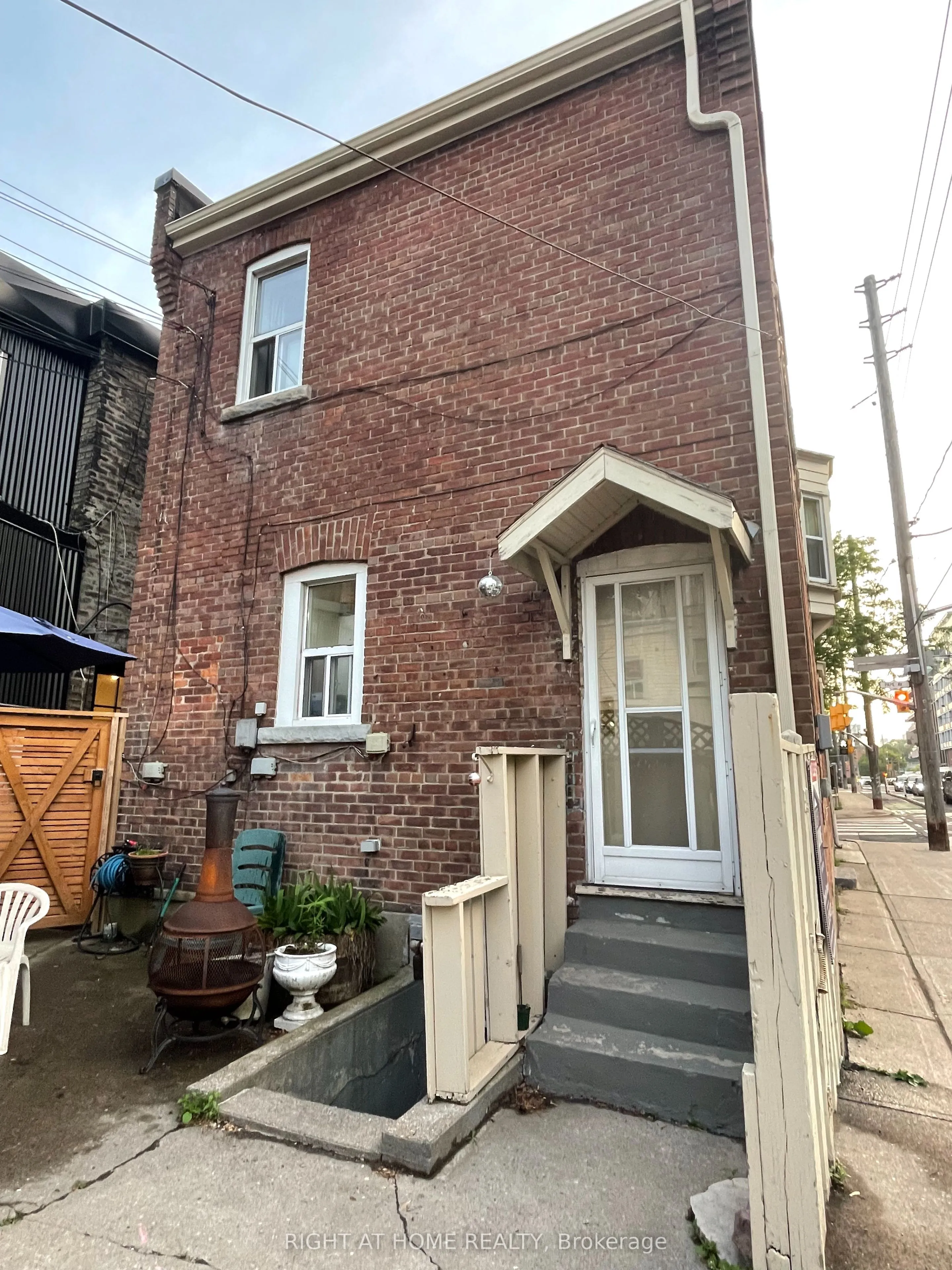Detached Home For Lease | E13621454