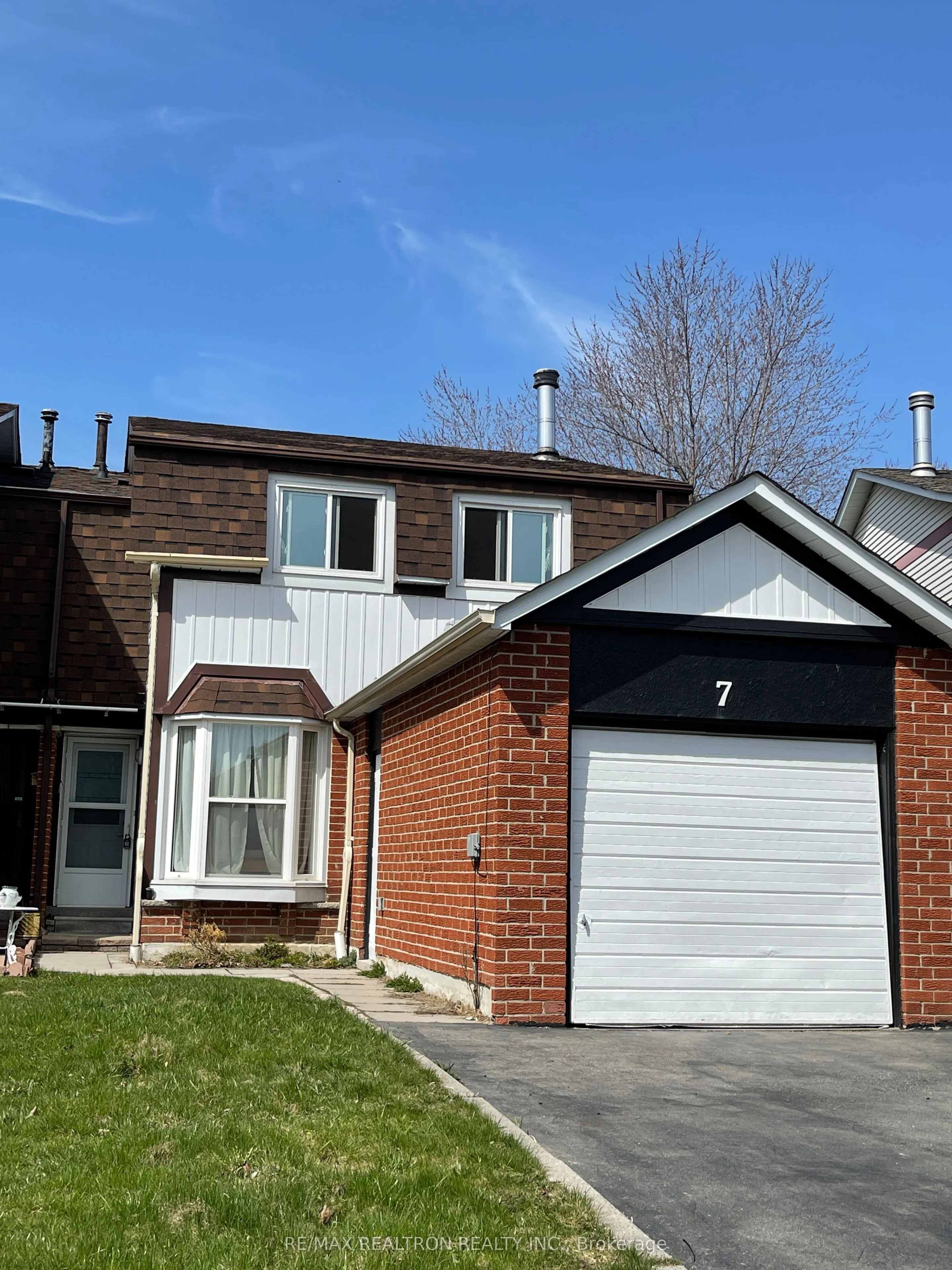 Semi-Detached Home For Lease | E13625834