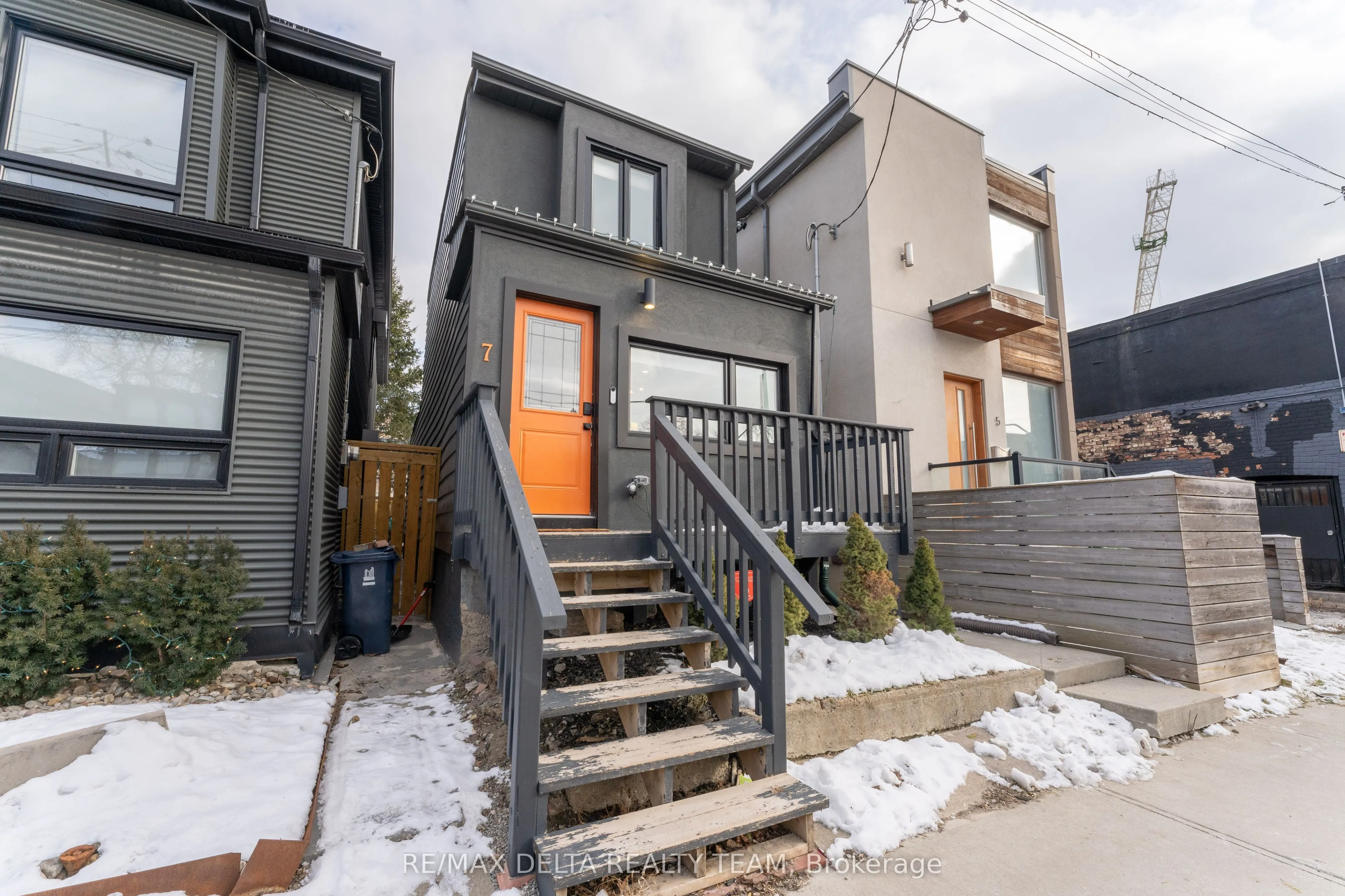 Detached Home For Lease | E13626552
