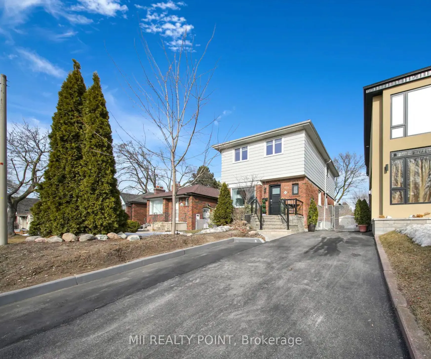 Detached Home For Lease | E13639332