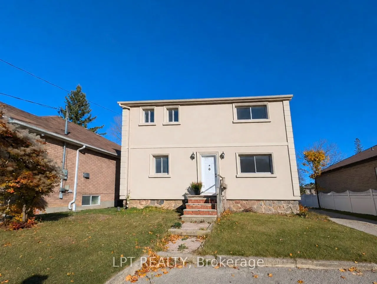 Detached Home For Lease | E13639782