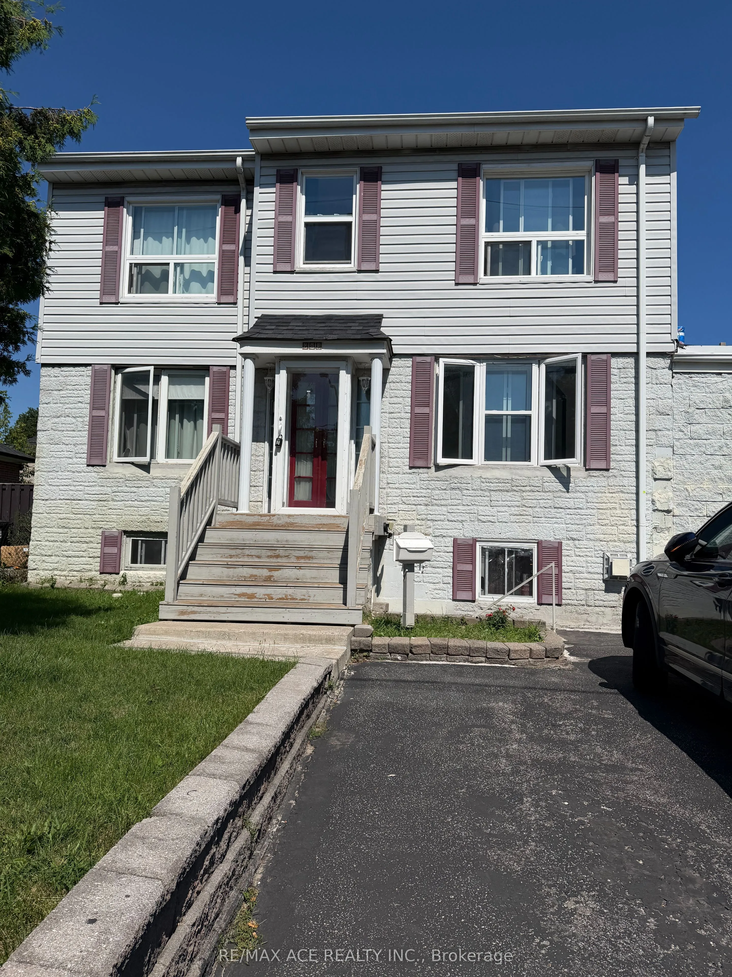 Detached Home For Lease | E13645312