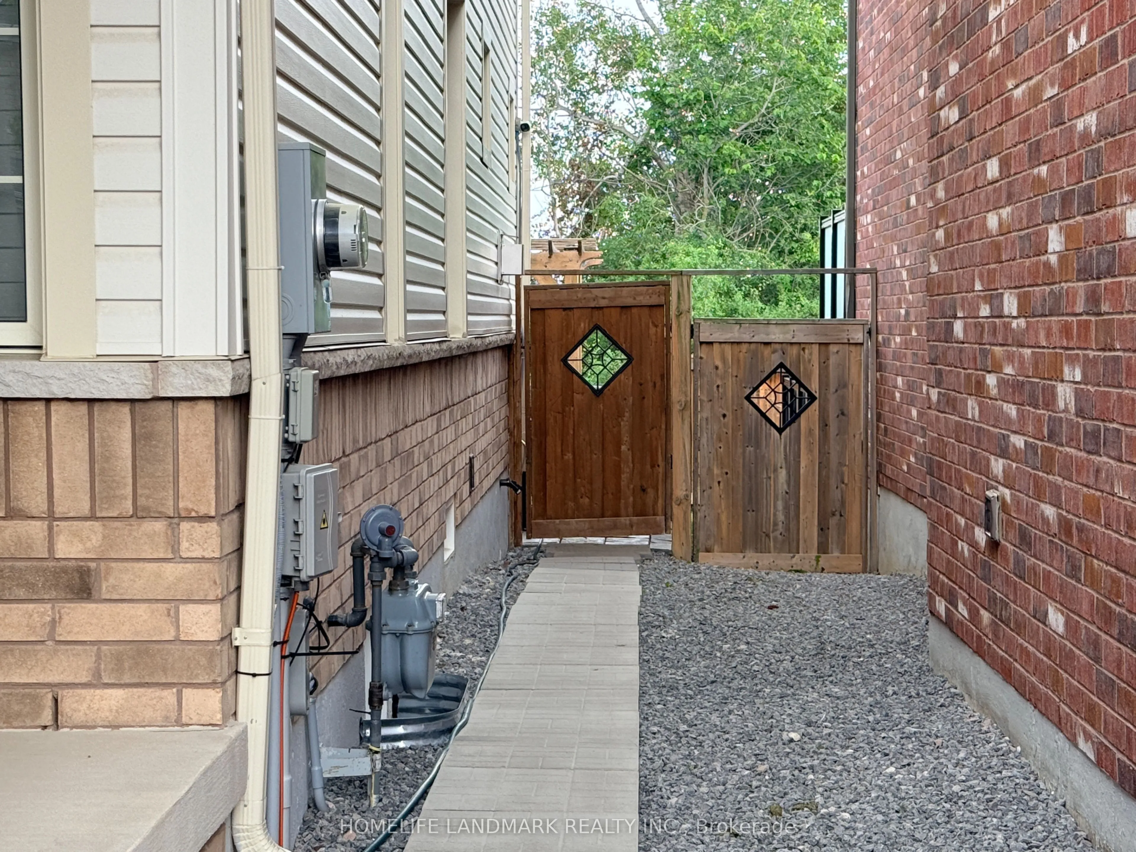 Detached Home For Lease | E13653416
