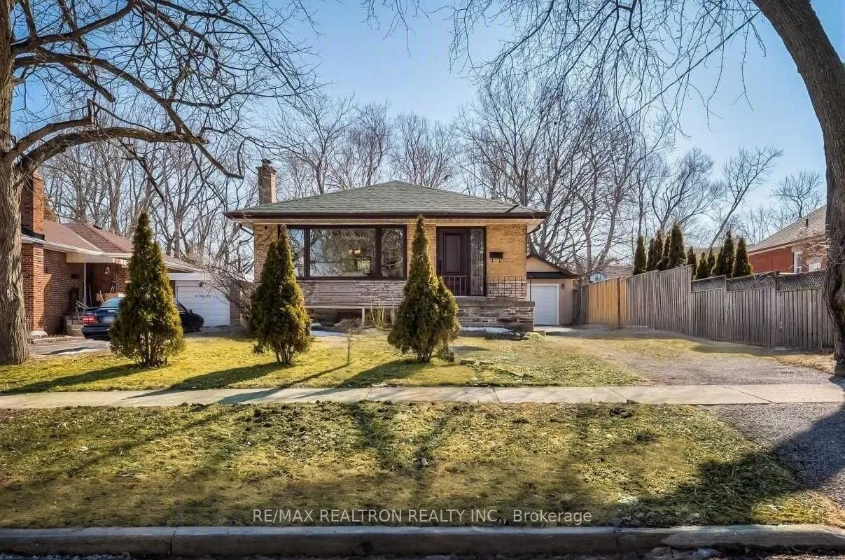 Detached Home For Lease | E13659020