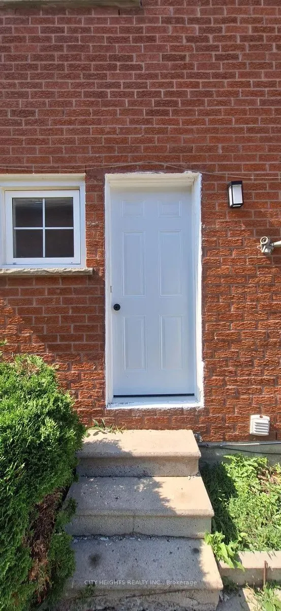 Detached Home For Lease | E13659216