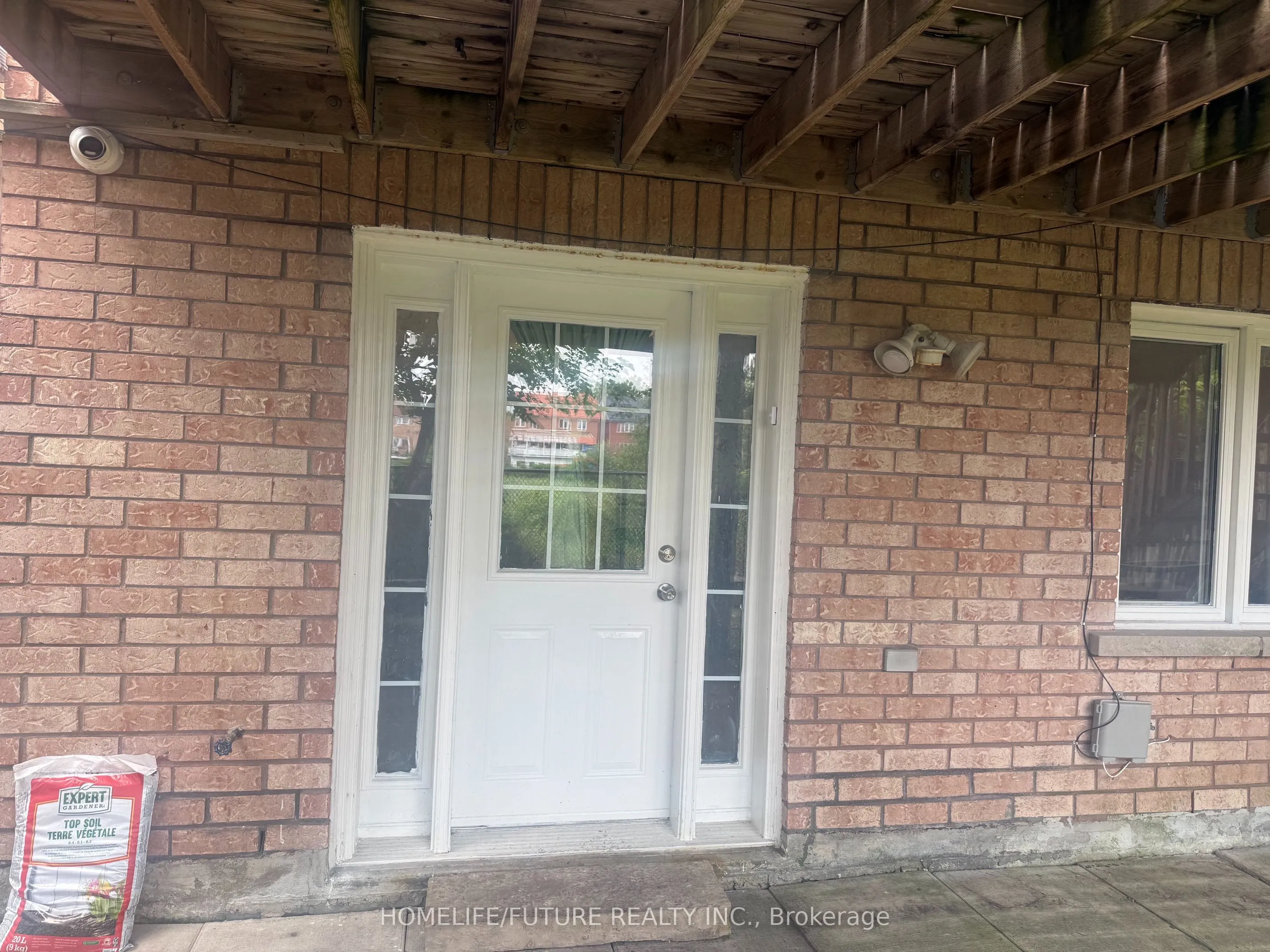 Detached Home For Lease | E13663606