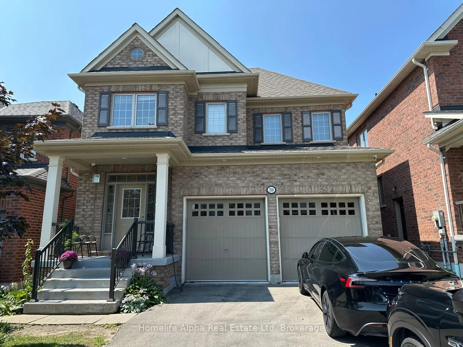 Detached Home For Lease | E13663846