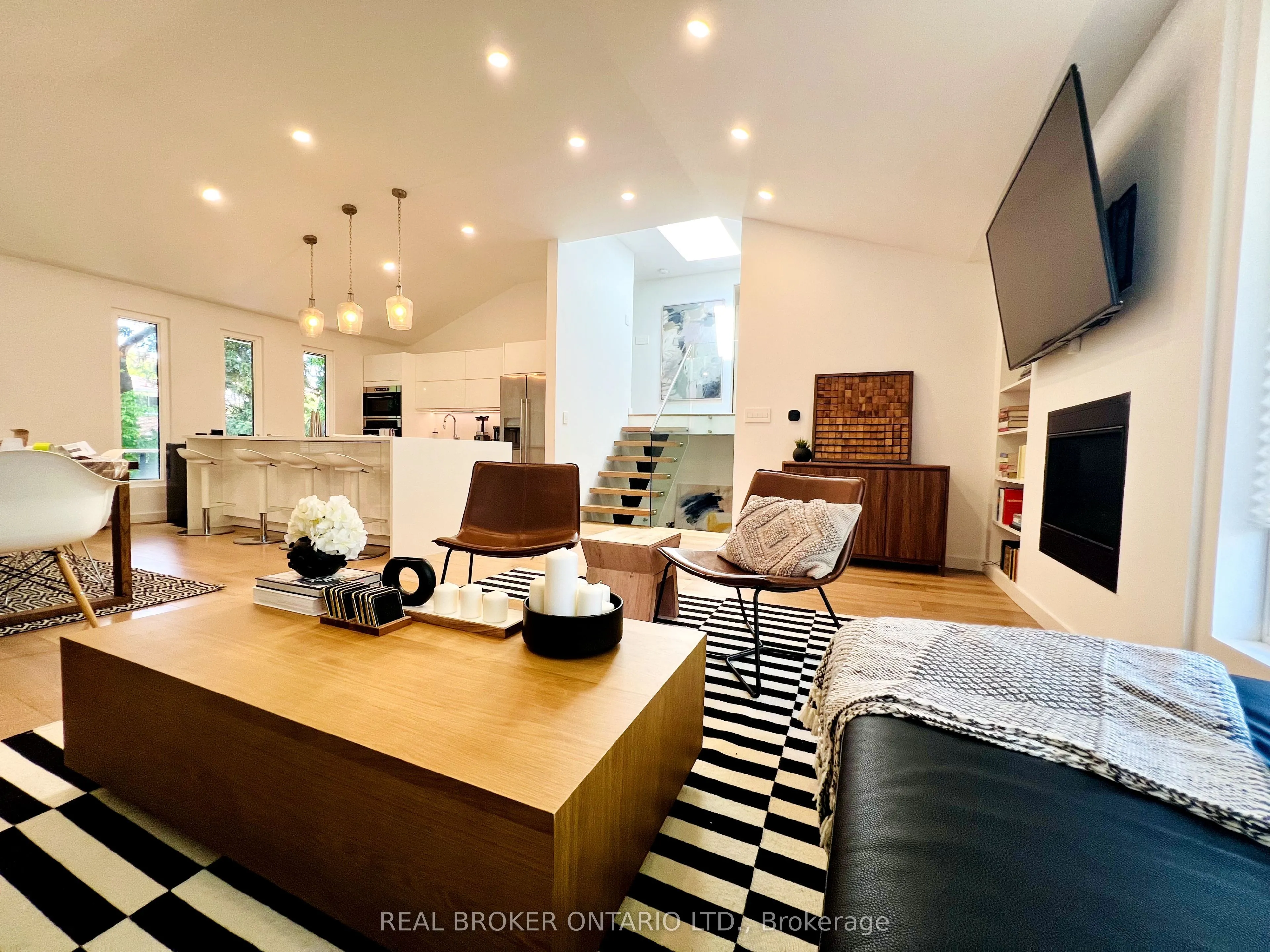 Detached Home For Lease | E13672962