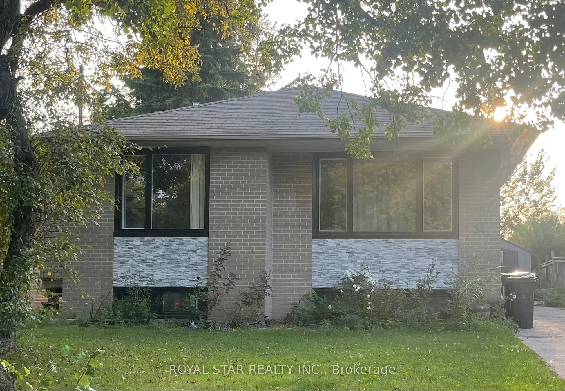 Detached Home For Lease | E13679702