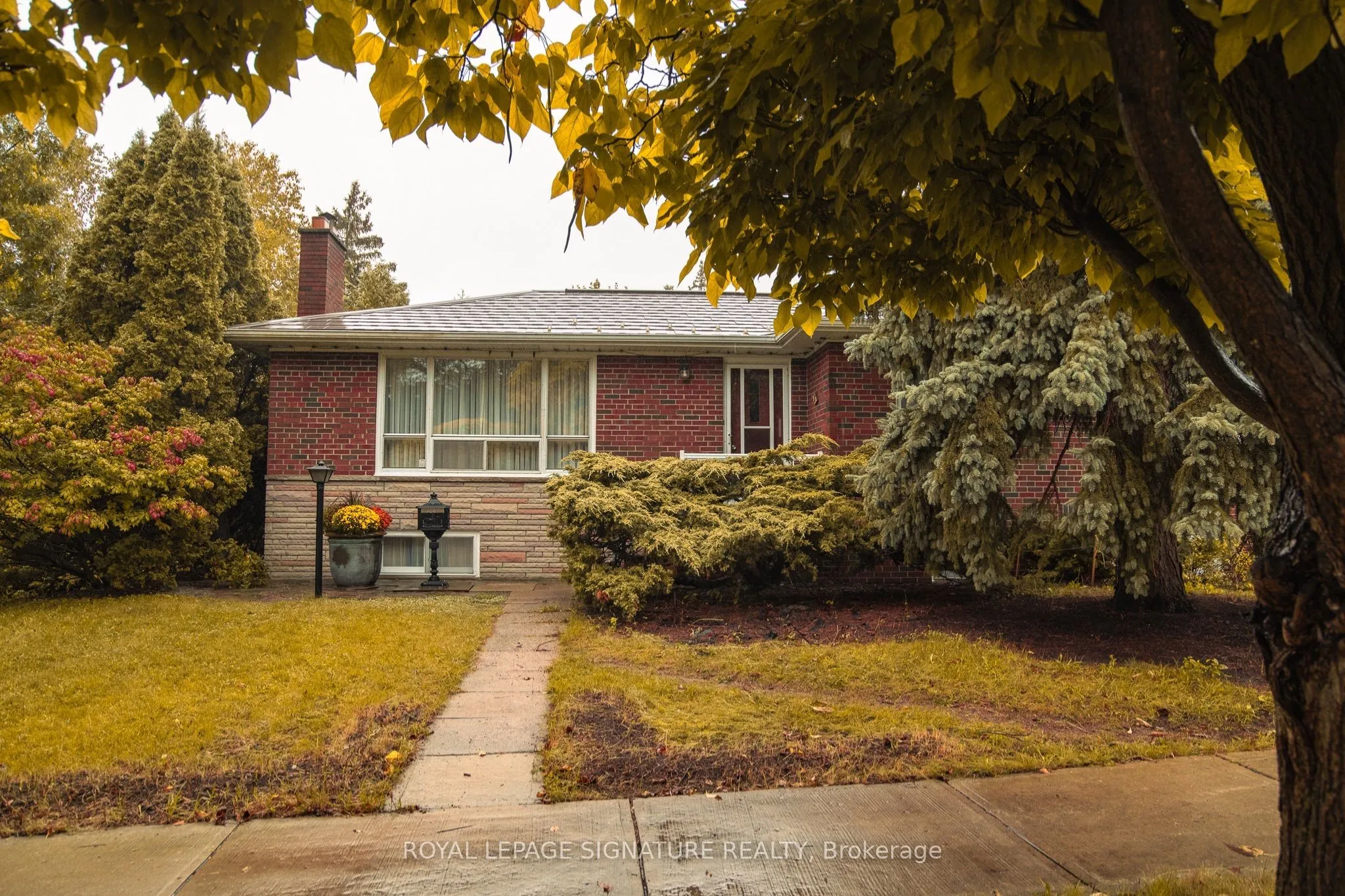 Detached Home For Lease | E13685882
