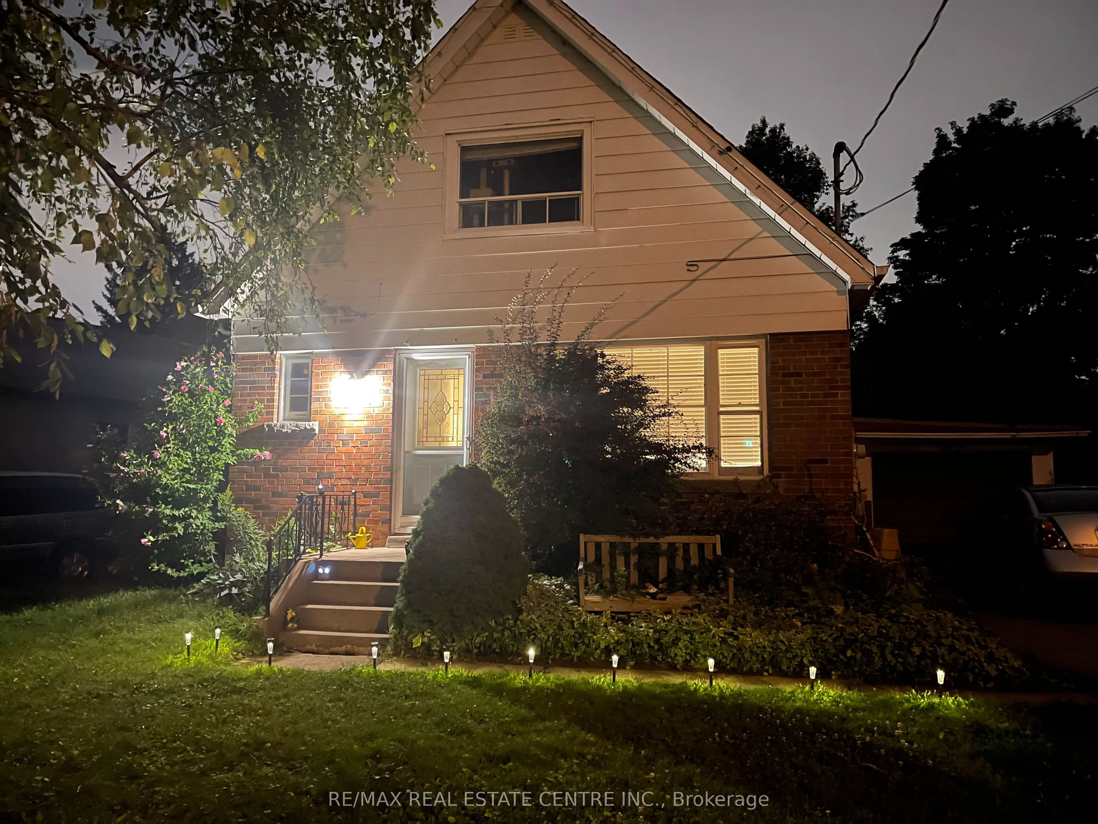 Detached Home For Lease | E13691616