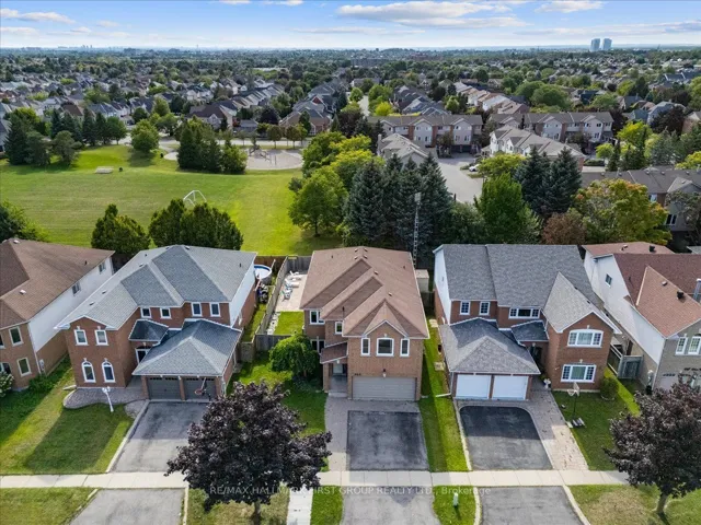 989 Deer Valley Drive, Oshawa, ON L1J 8N2