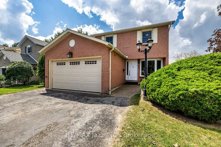621 Flavelle Court, Pickering, ON L1V 3W6
