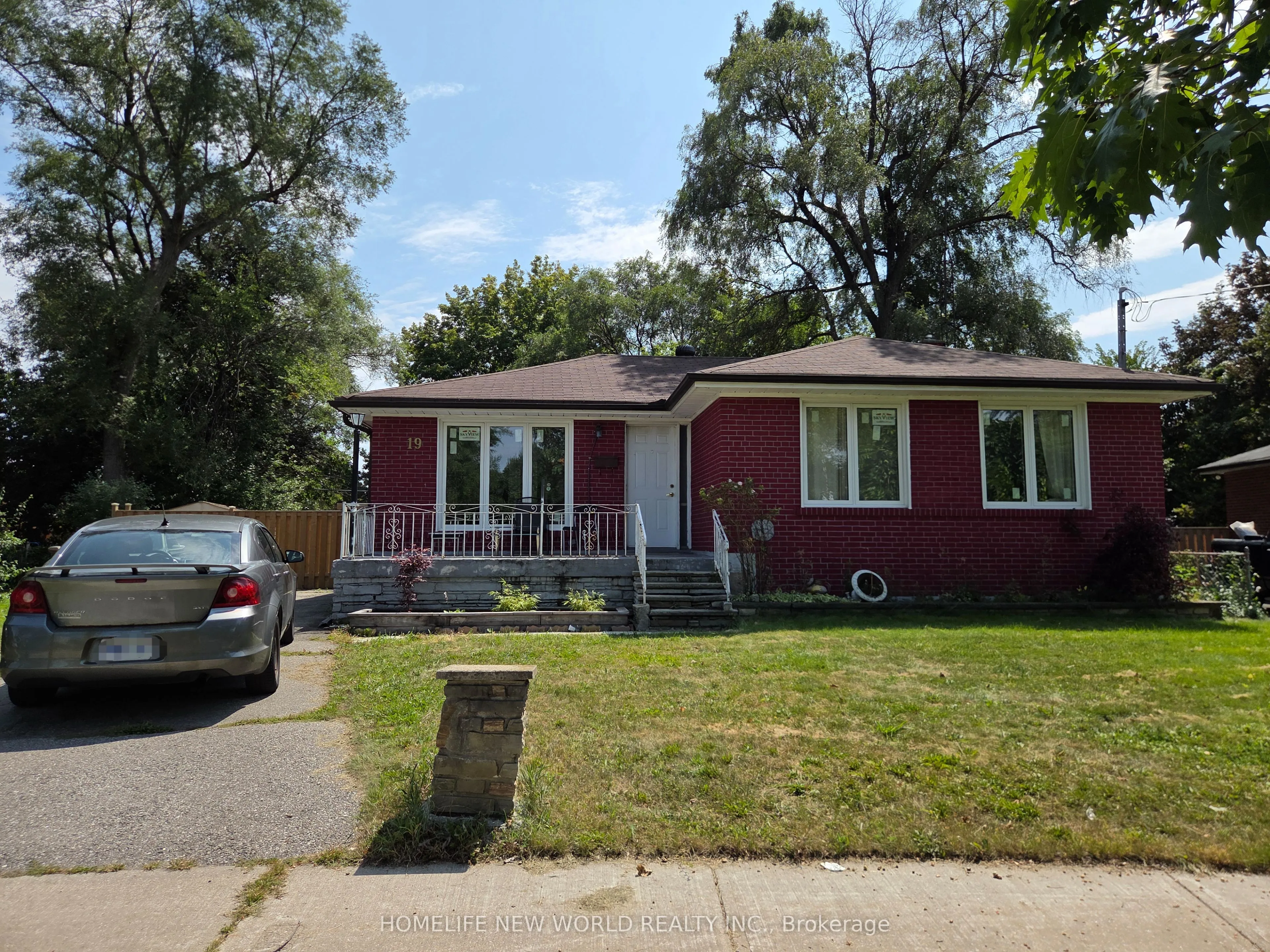 Detached Home For Lease | E13702178